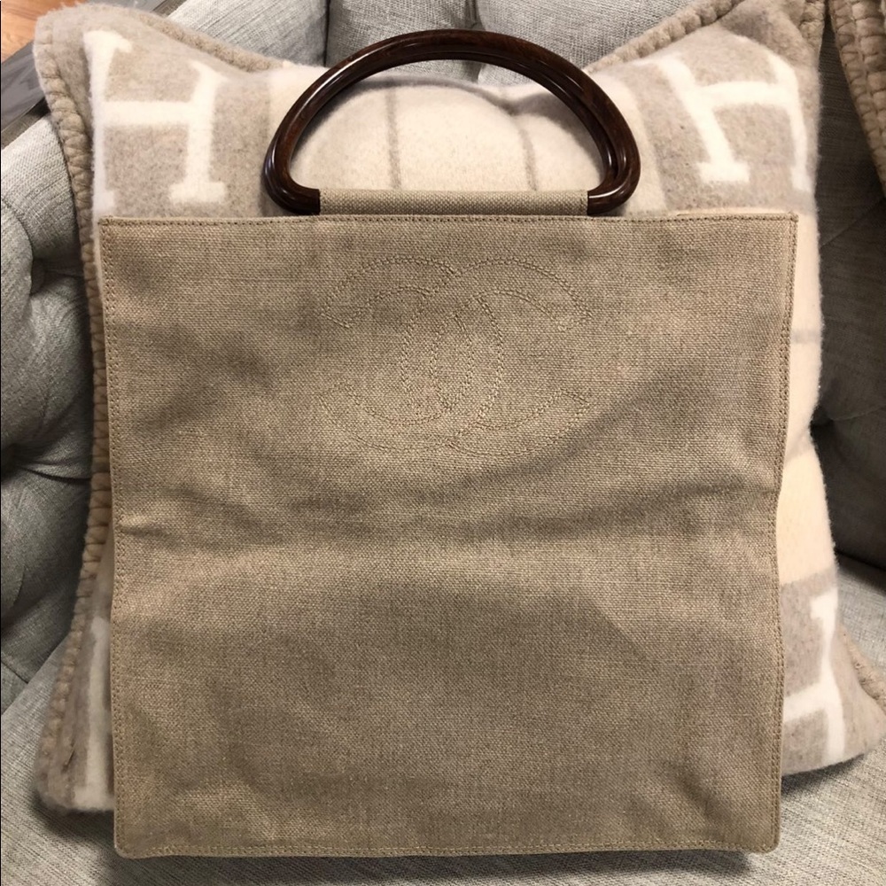 Authentic Chanel 2000-02 Vintage Woven Linen CC Tote Wood Handles - Picture 5 of 16